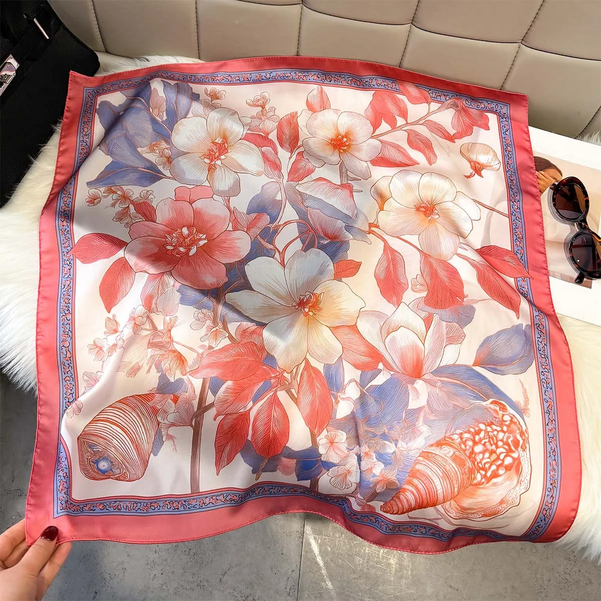 

Fashion 65cm Silk Scarf Women Retro Print Square Foulard Bandana Headscarf Sun Protection Shawl Flight Attendant Scarf Bufanda