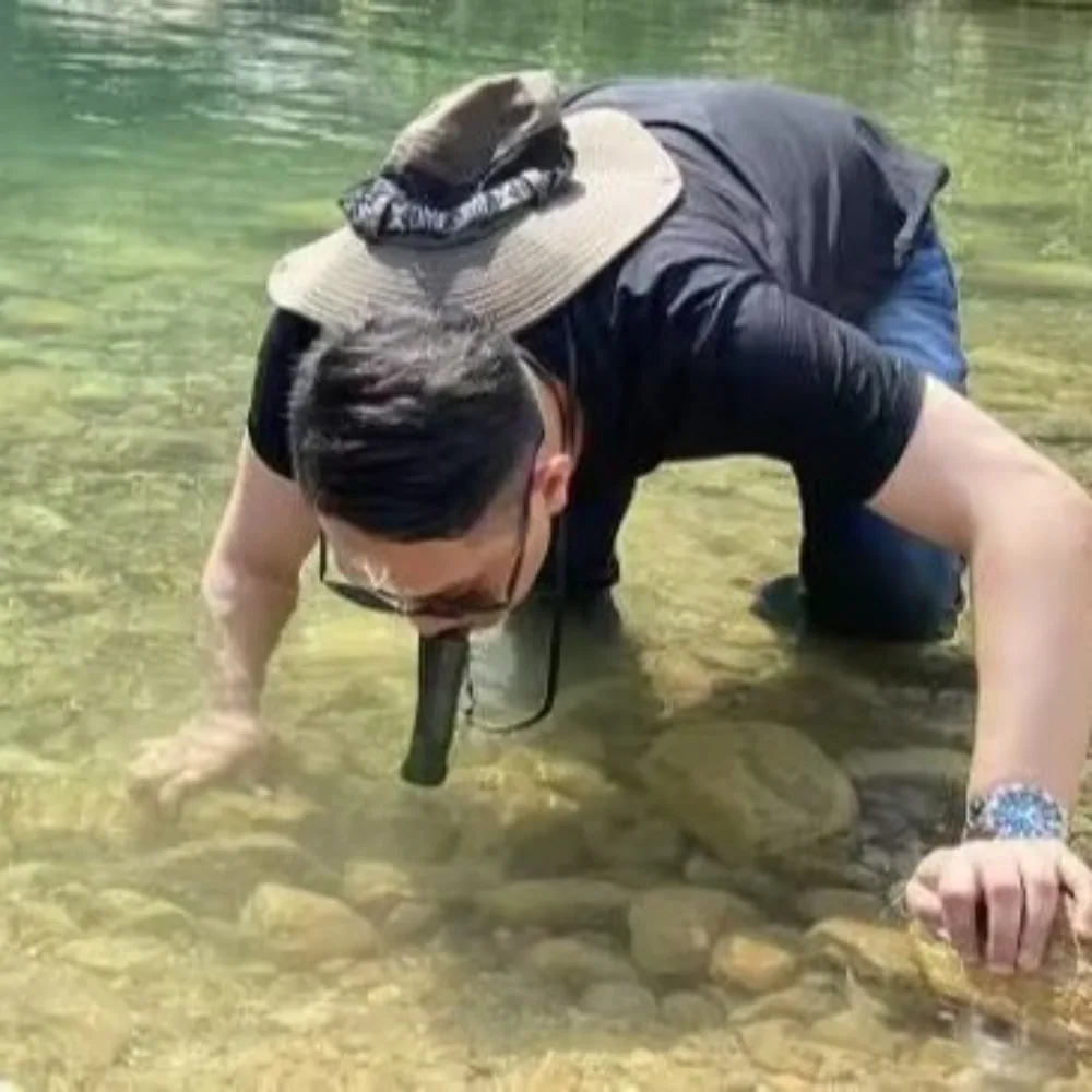 فلتر محمول من القش للشرب المباشر في حالات الطوارئ، منقي مياه معقم للتخييم في الهواء الطلق والشرب البري