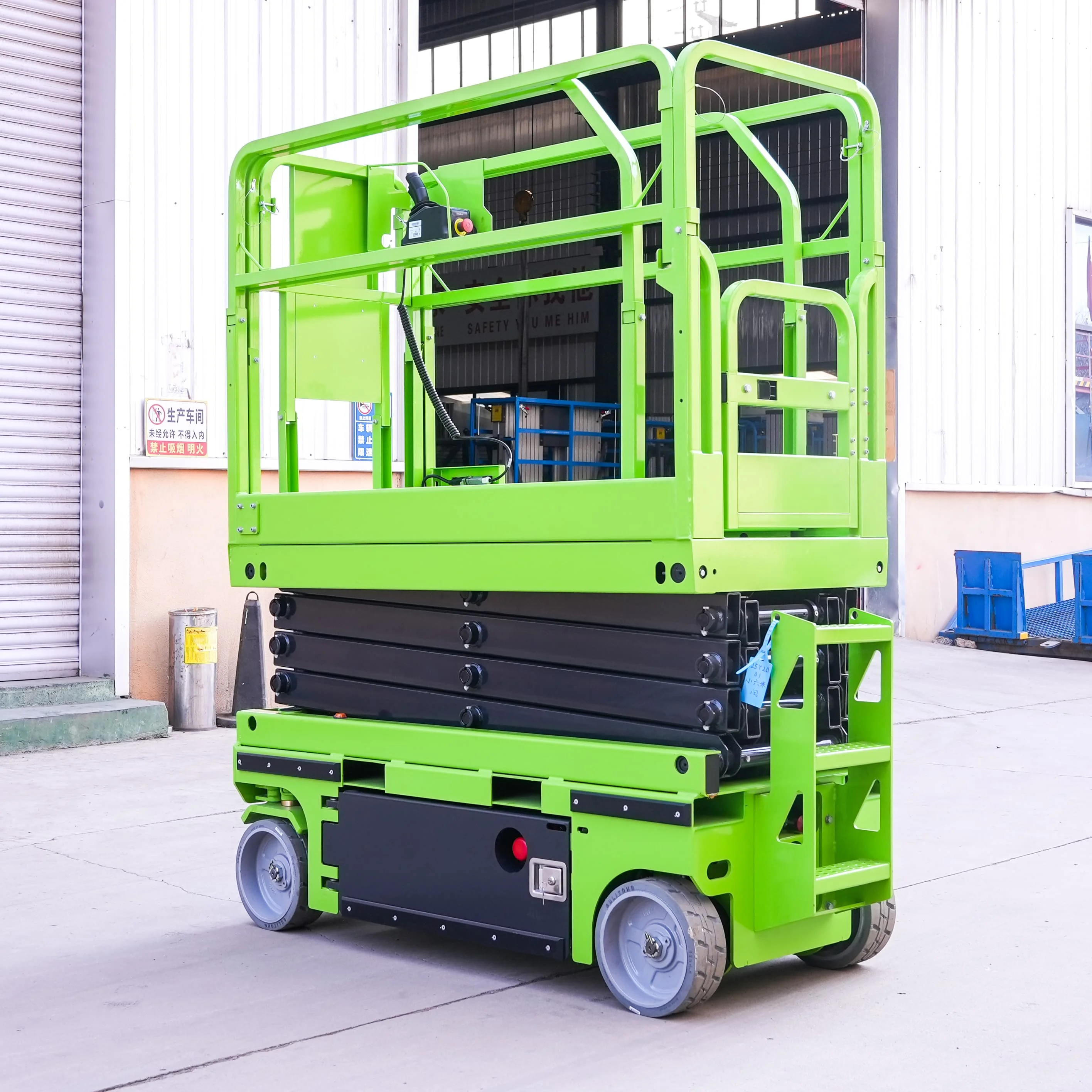 

Самоходная гидравлическая мини-подъемная платформа Skyjack Scissor