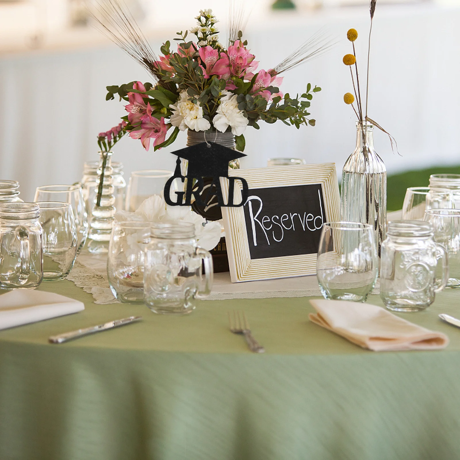 

18Pcs Grad 2024 Labels Exquisite Vase Decors Perfect for Home Decoration and Photo Backgrounds Reusable