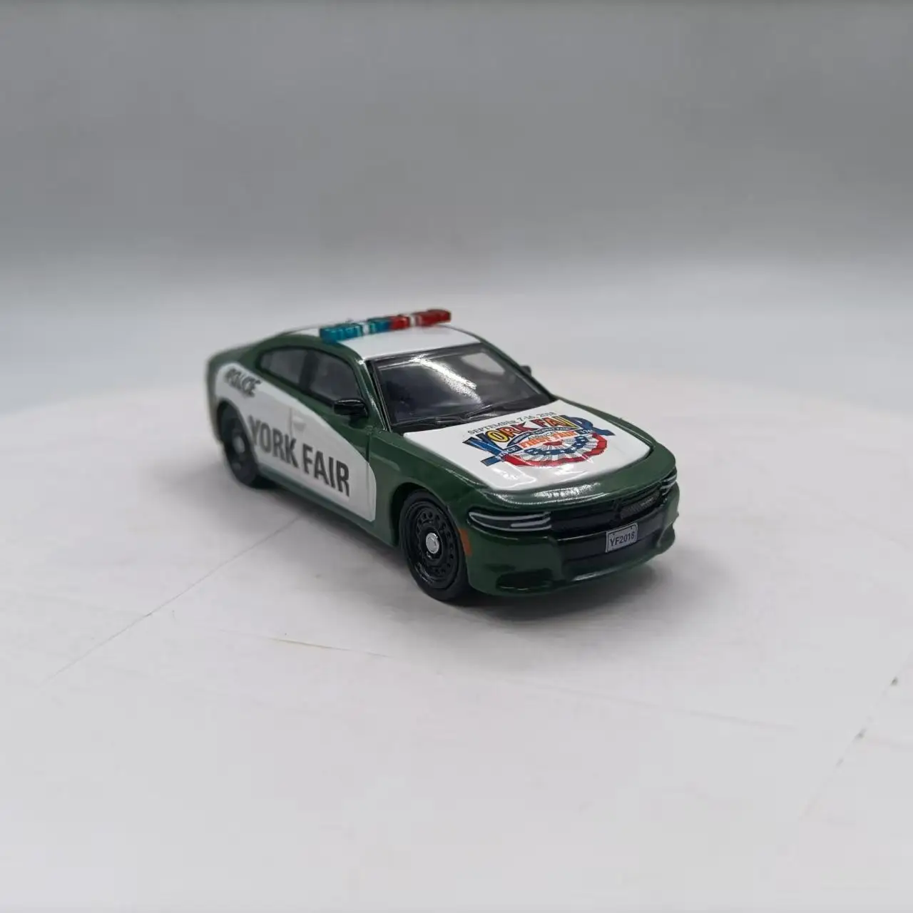 1:64 2018 إصدار محدود زخرفة نهائية جديدة لسيارة الشرطة نموذج سيارة محاكاة سبيكة