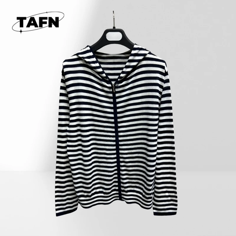 

Premium 2025 Cashmere Cardigan with Vintage Flair, for Keeping Warm in Casual Environments Wool Blend SweaterA25142