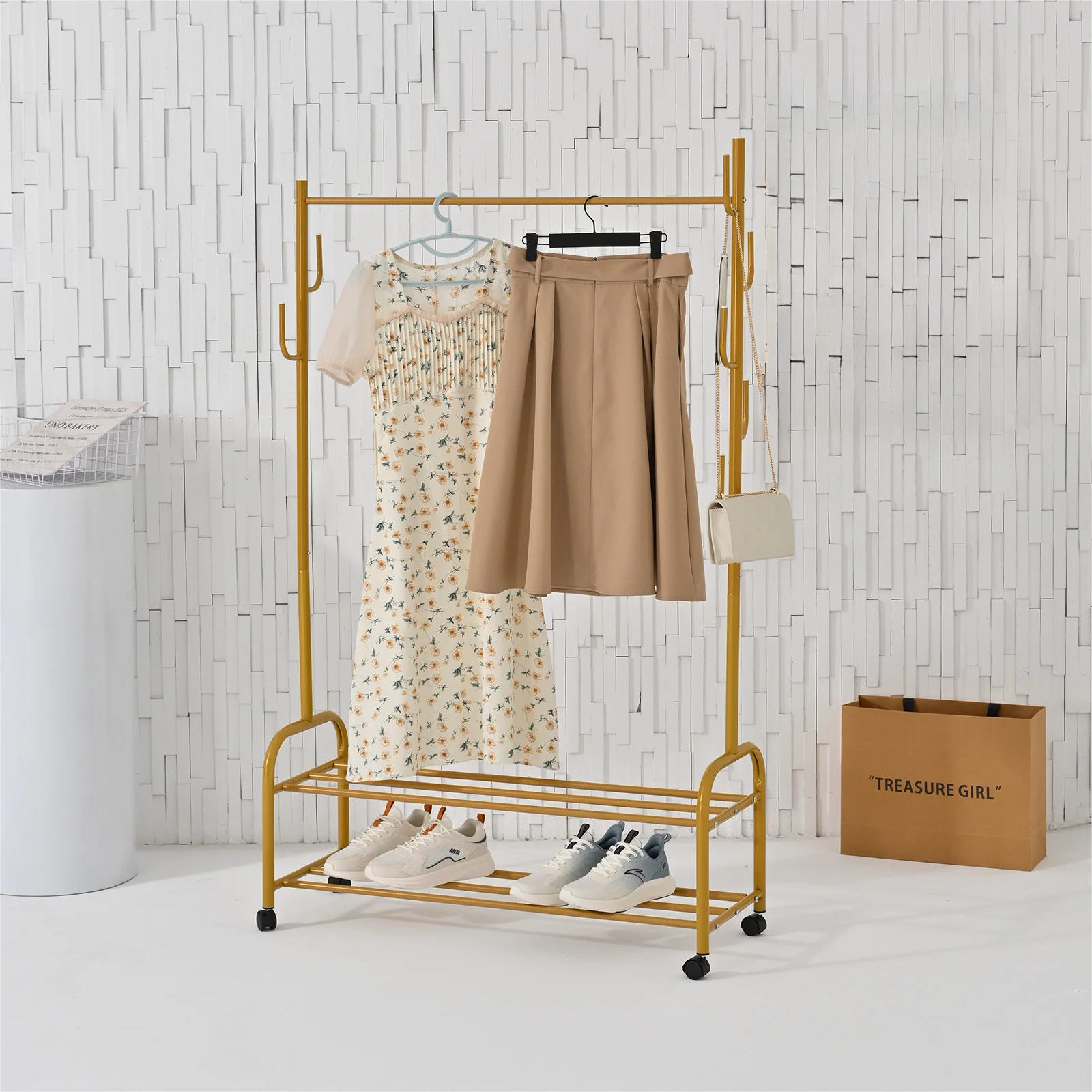 

2- layer Garment Rack Gold with Wheels, Clothing Rack for Hanging Clothes with Top Rod and Bottom Shelves,9 Hooks