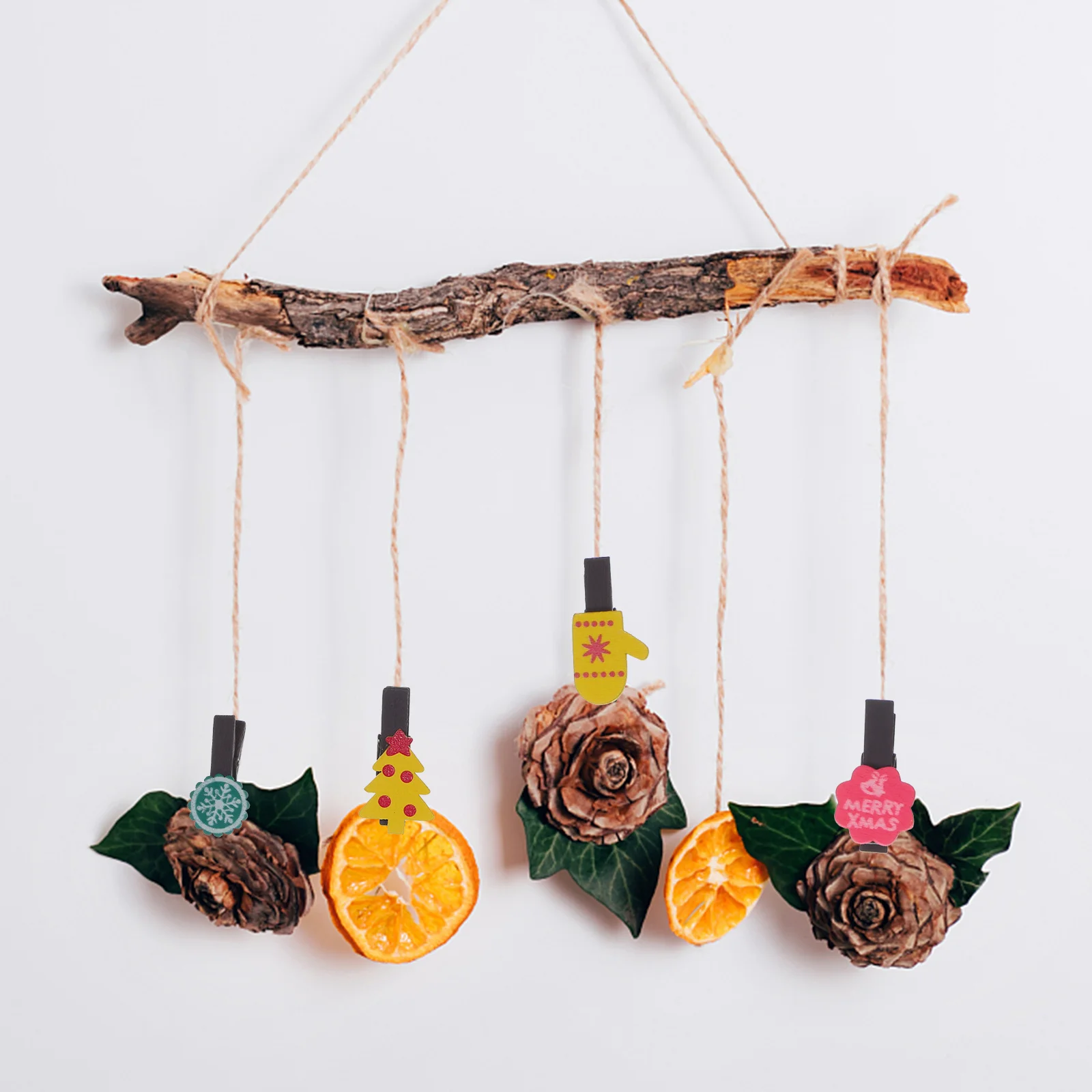 مجموعة واحدة من المشابك الخشبية اللطيفة للصور المزخرفة لعرض صور الحفلات وعيد الميلاد وهدية الاحتفال بعيد الميلاد