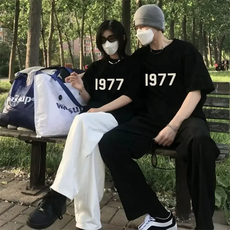 تريند ماركة 1977 الطباعة الرقمية للرجال والنساء طاقم الرقبة قصيرة الأكمام تي شيرت زوجين الصيف العلامة التجارية الأمريكية العصرية #2