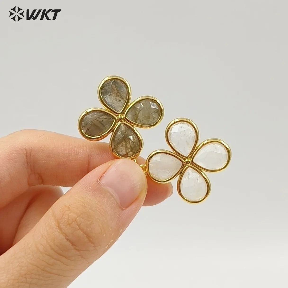 

WT-P2031 Lovely Exquisite Flower Shape Natural Colorful Gemstone Pendant Tigerey Strawberry Quartz Stone Jewelry Findings
