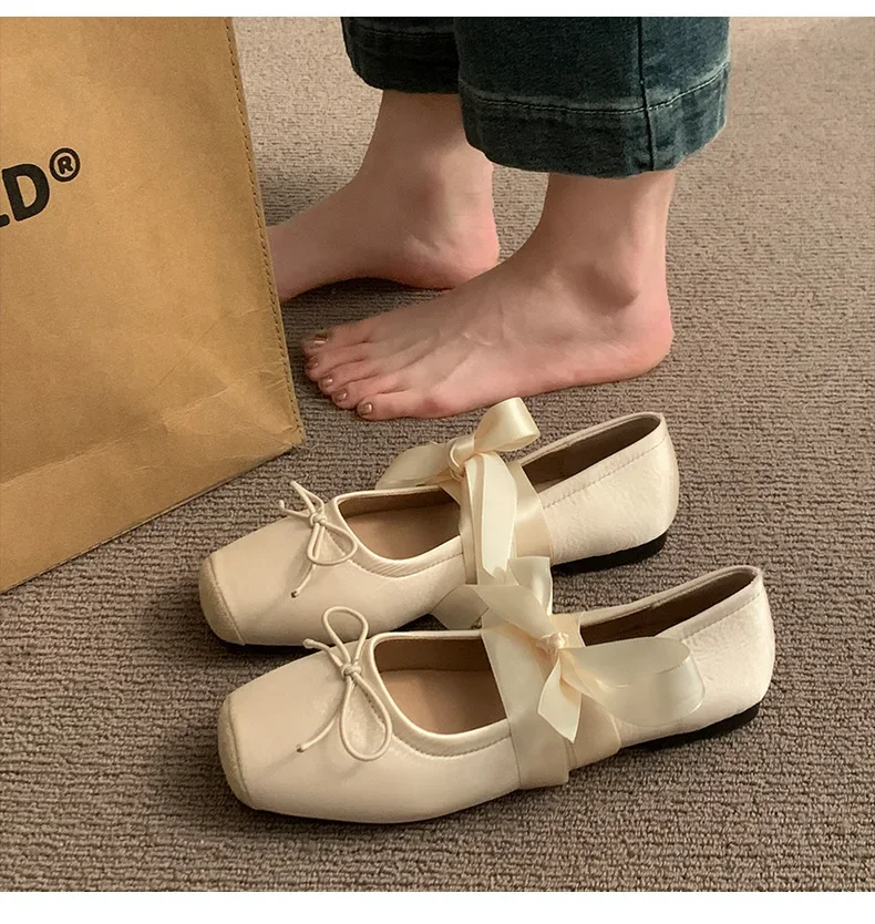 Designer-Kreuzriemen-Damenschuhe im Mary-Jane-Stil, modische Schuhe mit eckiger Zehenpartie und Schleifenverzierung, bequeme Damen-Ballerinas. – Detail 18