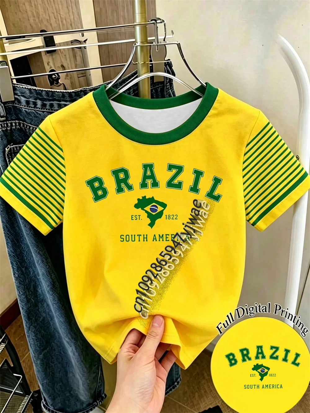 T-Shirt mit minimalistischer Brasilien-Flagge auf den Ärmeln, grün, feiner Streifen-Print, für Mädchen und Jungen, lässiges Alltagsoutfit, Sommerkleidung für Erwachsene und Kinder – Detail 7