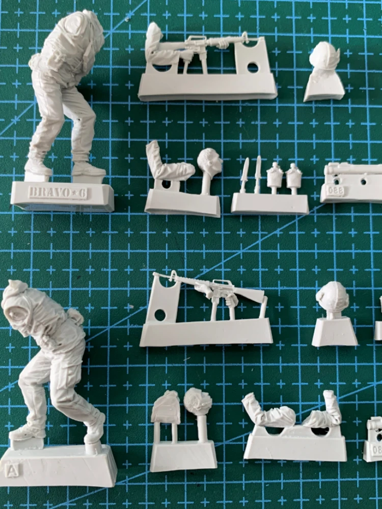 1/35 Scale Resin Figure Model Kit modeling USMC - Around The Corner Unassembled and Unpainted Kit Miniature