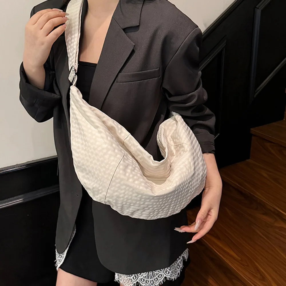 

Fashion Korean Style Nylon Dumpling Bag Large Capacity Commuting Single Shoulder Bag Casual Handbag Hobos Crossbody Bag Travel