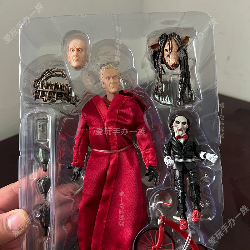 Serra jigsaw vermelho robe figura de ação preto robe figuras anime gk estátua mangá estatueta brinquedos modelo ornamento presente de halloween para crianças