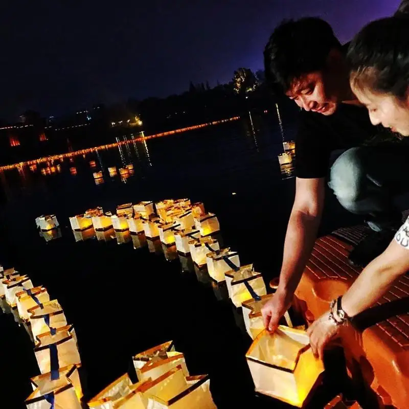 

50PCS Colorful Water Lanterns Paper Wishing Lotus Design River Lanterns with Prayer Candles for Festival Water Surface Decoratio