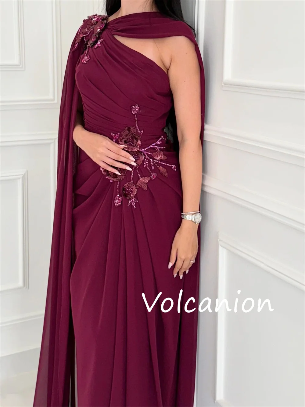 Vestidos largos de un solo hombro rectos con flores y patrón plisado de gasa elegante personalizados, tallas para ocasiones a medida disponibles