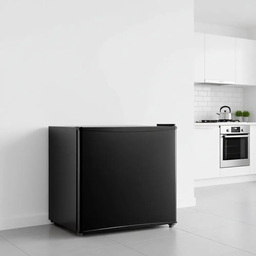 

Компактный однодверный холодильник с реверсивной дверцей, 1,6 куб. фута (0,045 куб. метра), черный