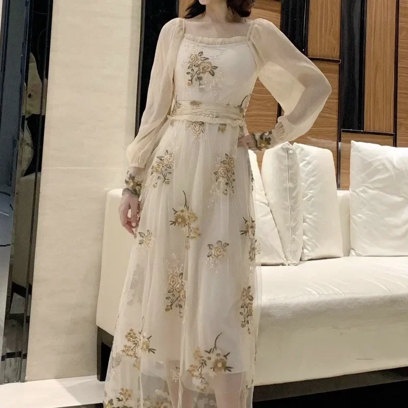 Robe de soirée brodée florale française pour femme, manches lanterne, dentelle, maille, rétro, col slash, boho, doux, long, mode féminine, printemps