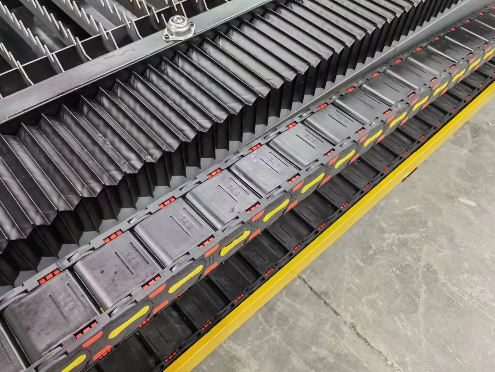 New Upgrade 3000*1500Mm Automatic Fiber 1500W 2000W Cutting Hine With Autofocus Laser Head