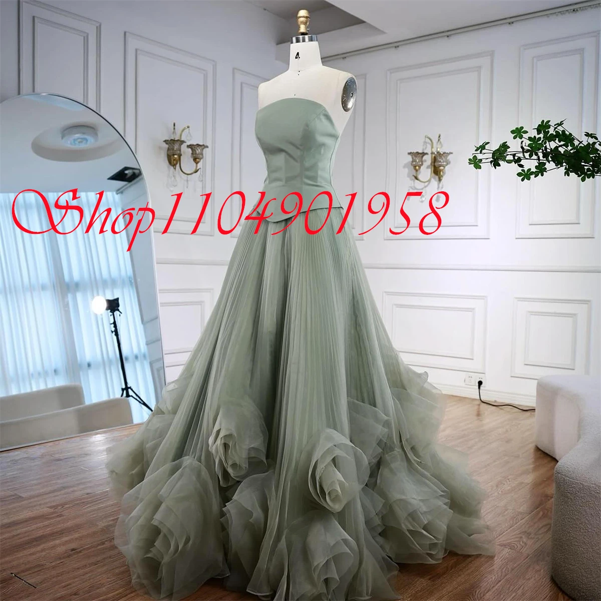 Customized Delicate Light Green Tulle Evening Dress Temperament Strapless Sleeveless Zipper Back Flowers Special Occasion Gowns