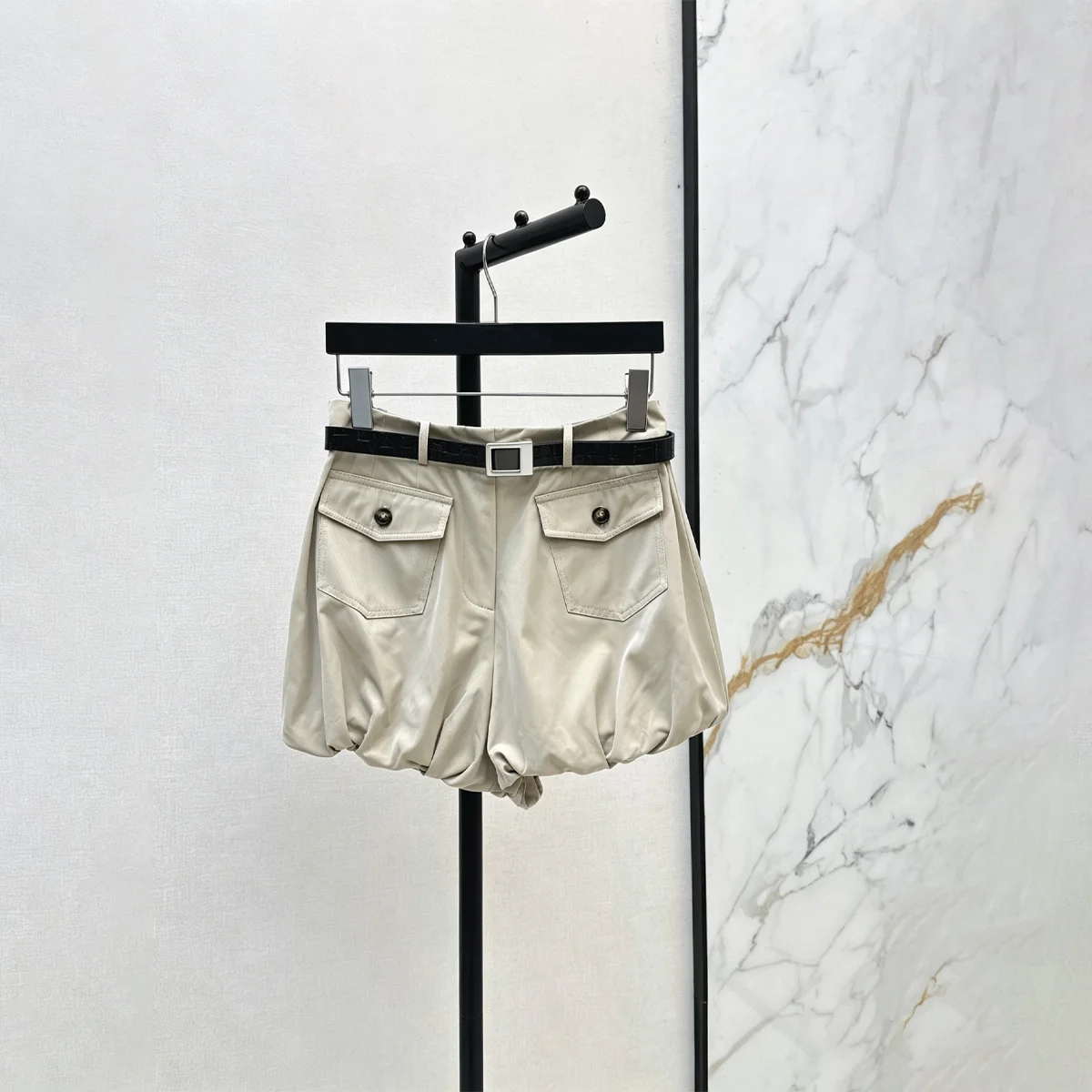 2026 high-quality women's retro pleated wide leg flower bud shorts with decorative straps--hb729