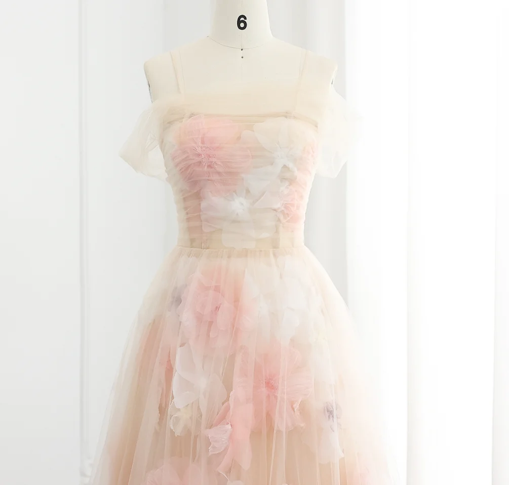 Romantisches schulterfreies Abendkleid, rosa Ballkleider, Schnürung am Rücken, bodenlanges Partykleid mit Perlen und 3D-Blumenmuster