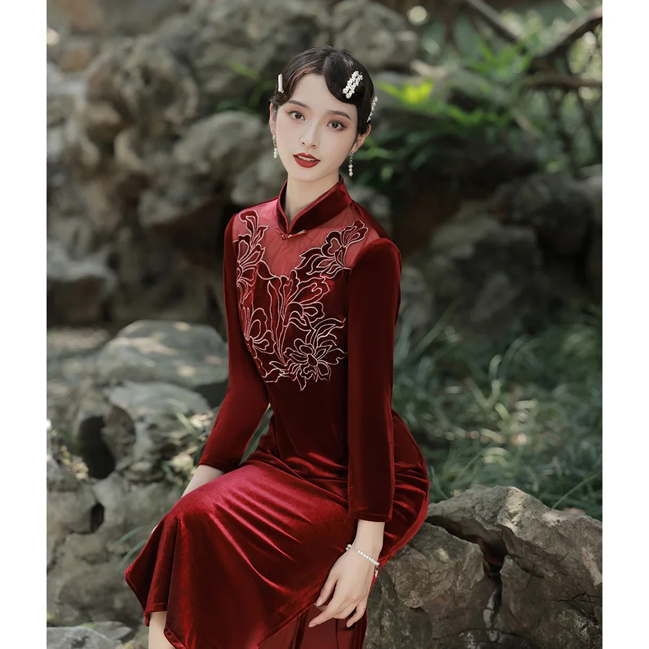 

Autumn And Winter New Long Sleeve Embroidered Velvet Qipao Dress Daily Banquet Slim Fit Improved Chinese Style Cheongsam Skirt