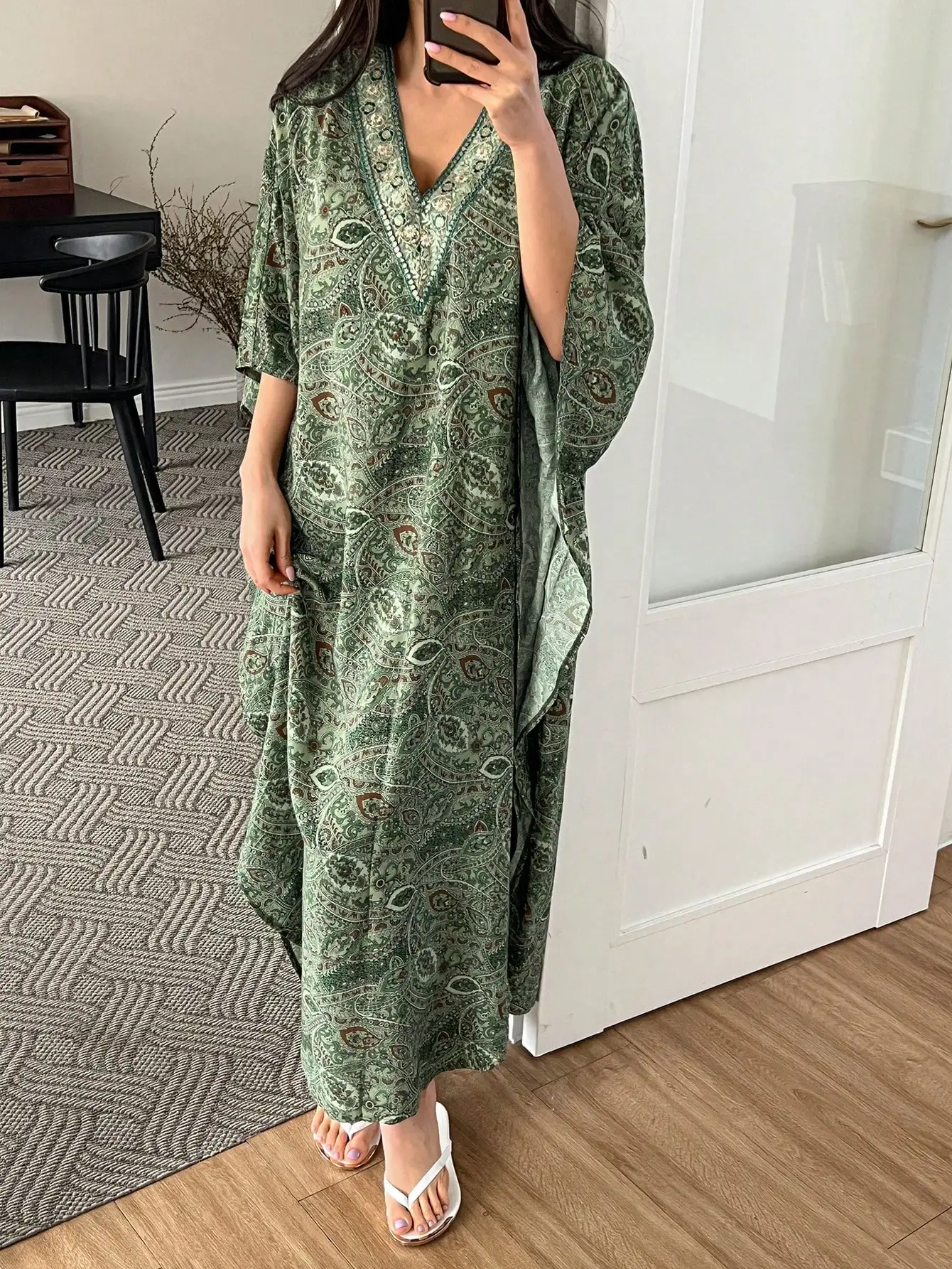 

Loose Women Nightgown Pajama With Paisley Print And Embroidered Trim