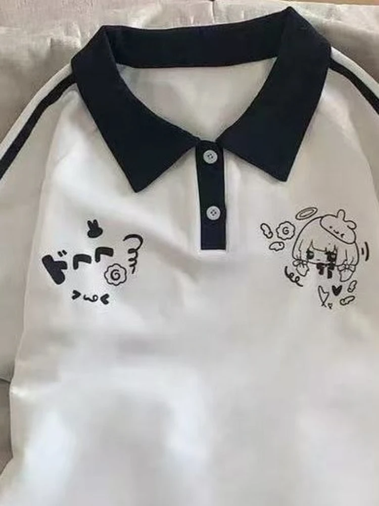 การ์ตูนญี่ปุ่นพิมพ์ Kawaii 2 ชิ้นชุดเสื้อยืด + กางเกงขาสั้นสีดําผู้หญิง Contrast สีฤดูร้อน Y2K ความงาม Fairy Grunge ชุด