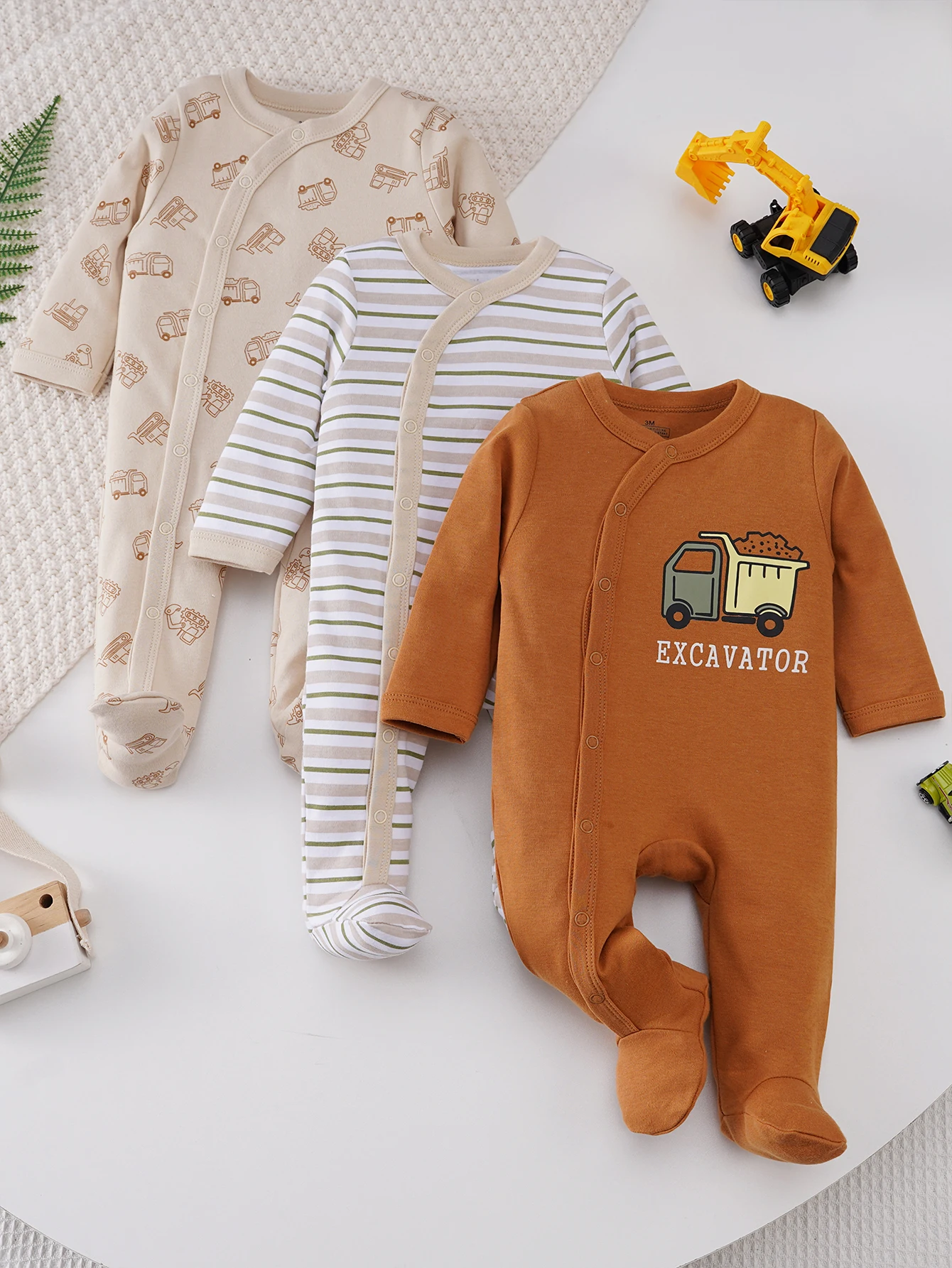 3-piece set of long-sleeved rompers for newborn baby boys, with cartoon car print pattern, soft and comfortable for spring and autumn, round neck, machine washable, suitable for outdoor wear for babies aged 0-9 months
