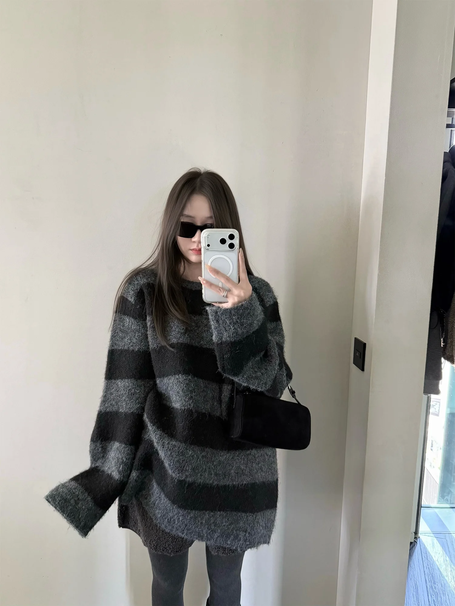 

High Quali Wool Blend Knitted Sweater Loose Fit Striped Pattern Soft Polyester Nylon Wool Blend Warm Long Sve round Ne