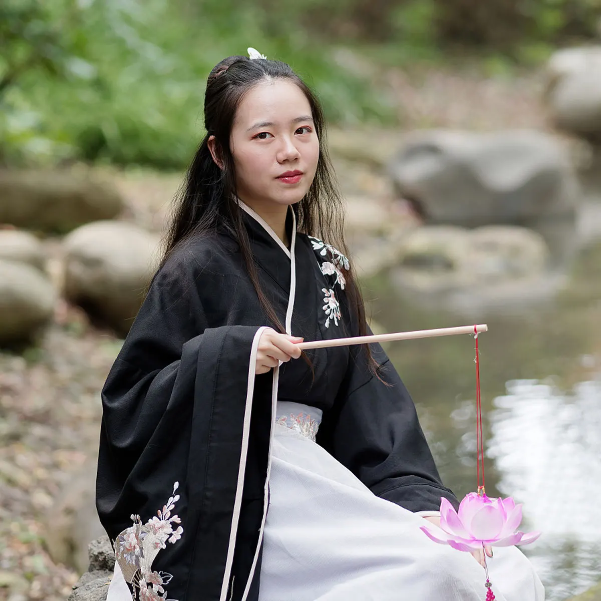 

Hand- Held Lotus Lantern Props Lovely Shape Light Portable Blessing Purple Lights for