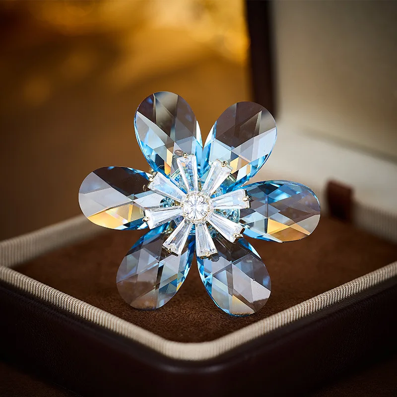 

Luxurious jewelry Shi Family Crystal Sky Blue Sunflower brooch and brooch accessory