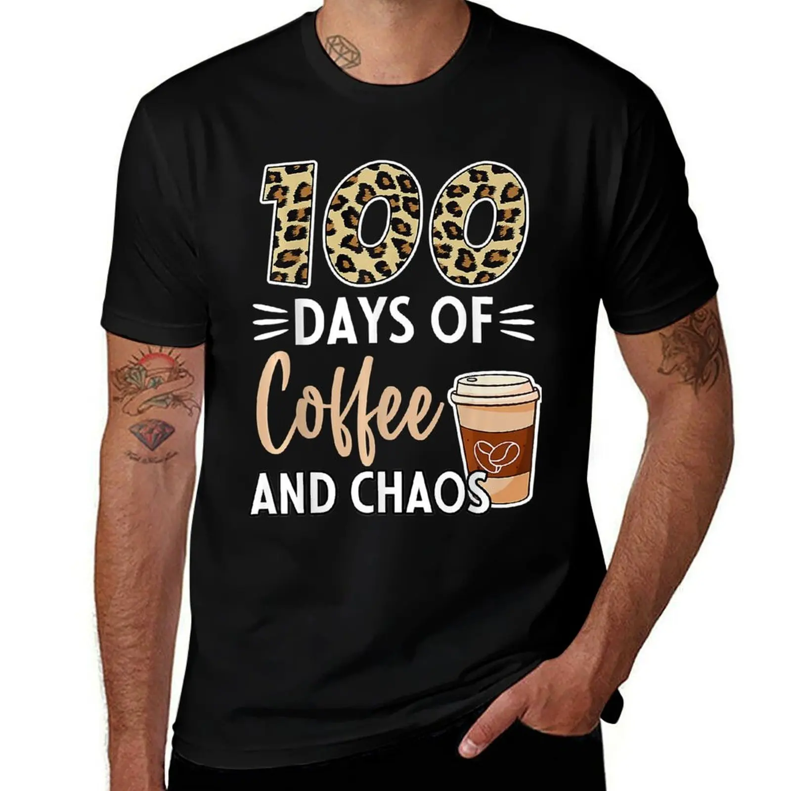 100 дней кофе и хаоса. Футболка для учителя к 100-му дню учебного года. Влагоотводящая, быстросохнущая футболка.