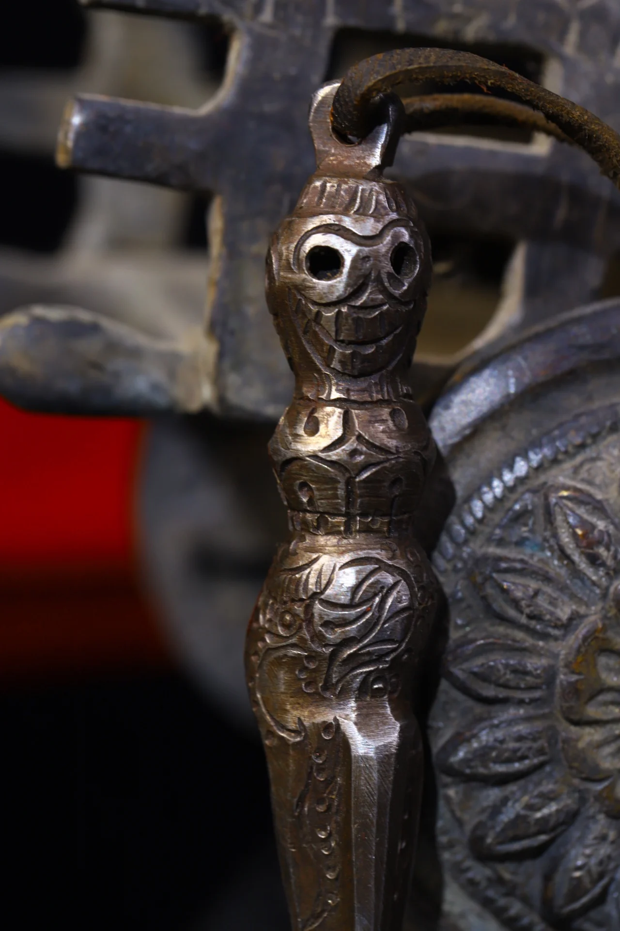 4 "مجموعة معبد التبت القديمة Tiantie Cinnabar البومة جمجمة رأس رأس Dorje Vajra Phurpa تميمة قلادة تاون هاوس طرد الأرواح الشريرة