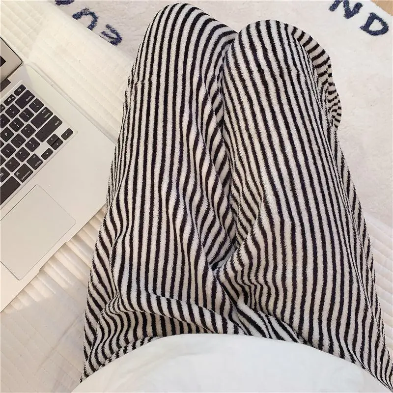 กางเกงนอนผ้าสักหลาดลายตารางหมากรุก รุ่นใหม่ ปี 2025 สำหรับผู้ชายและผู้หญิง เหมาะสำหรับฤดูใบไม้ร่วงและฤดูหนาว อุ่นสบายและสวมใส่ได้ที่บ้าน