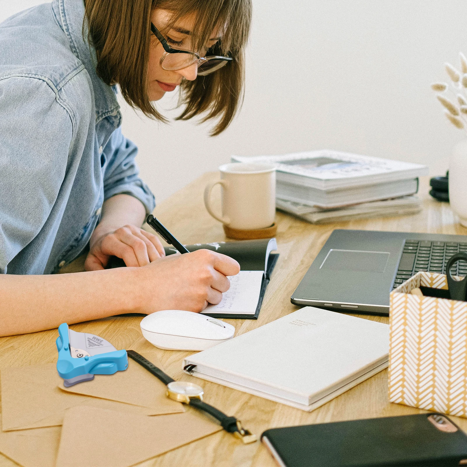 JIELISI Portable Corner Rounder R5 Round Corner Trimmer Cutter 5mm for Card Photo Invitation Laminating Pouches