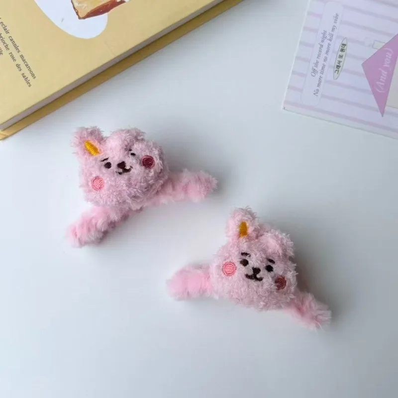 BT21 Zeichentrickfigur KOYA ‌   RJ CHIMMY COOKY SHOOKY ‌   MANG TATA ‌   Niedliche Einseitige Haarspange mit Puppenmotiv - Neuester Trendartikel