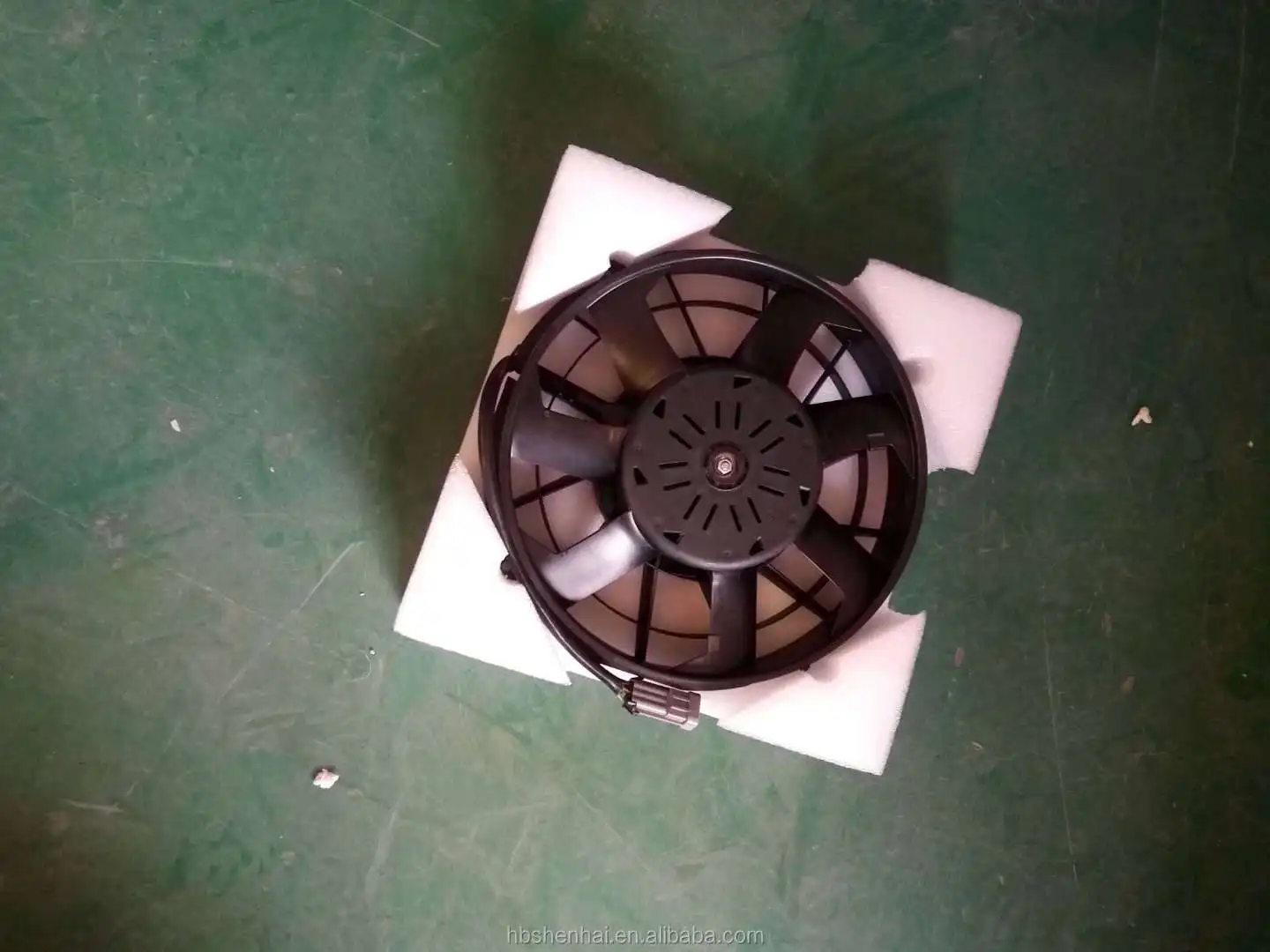 Automotive Parts Electronic Cooling Fan for Electric Cars/Trucks/Buses 12V IP67 Protection 300W