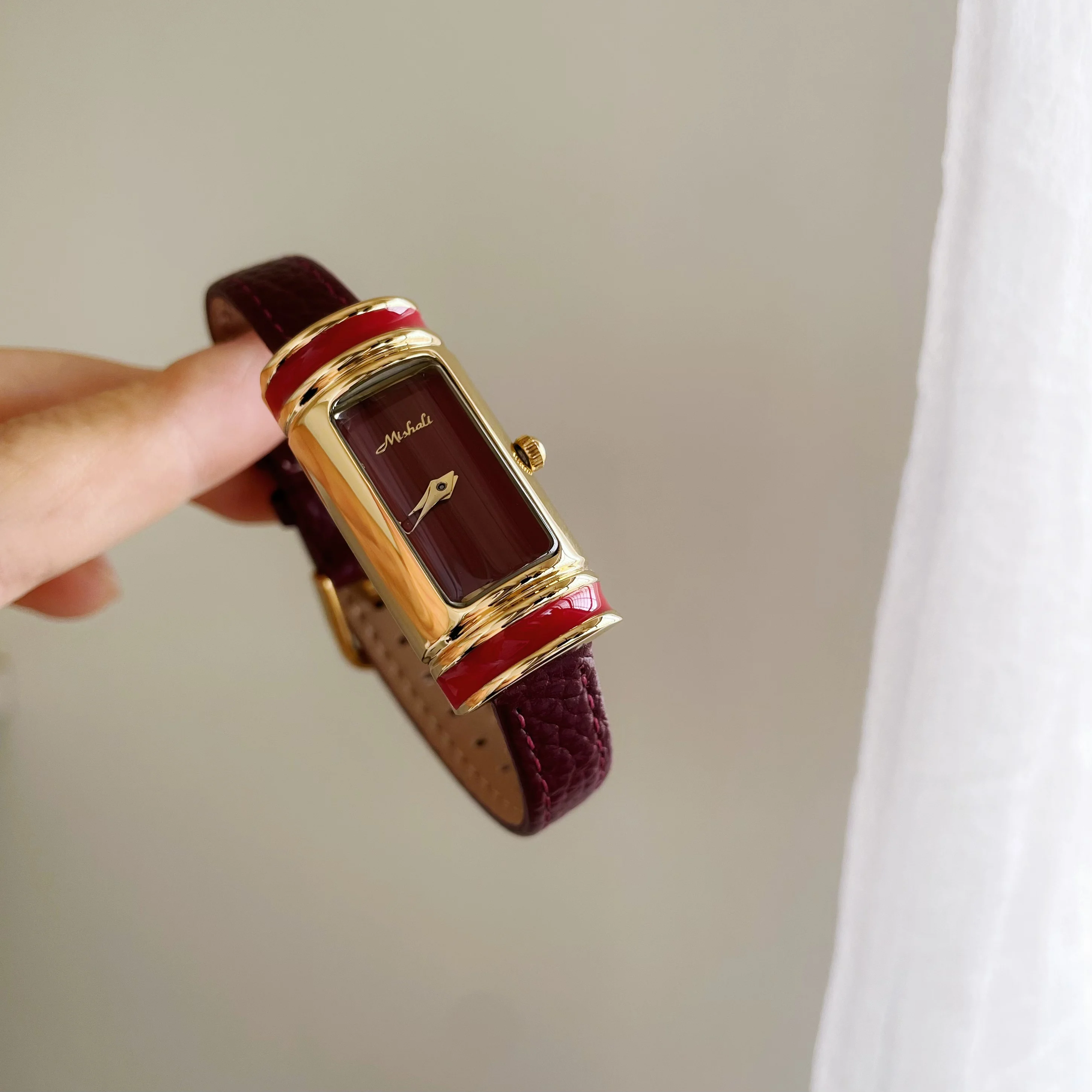 2026 New Luxury Watch Small Gold Bar Styling Designer High-end Fashion Rectangular Watch Leather Quartz Watch Female Gift