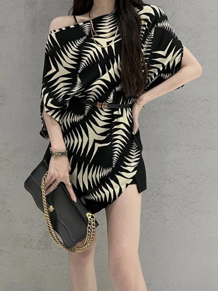 2026 Summer Fashion New Women's Elegant Design Printed Irregular Shirt Black and White Stripe Temperament Versatile Top
