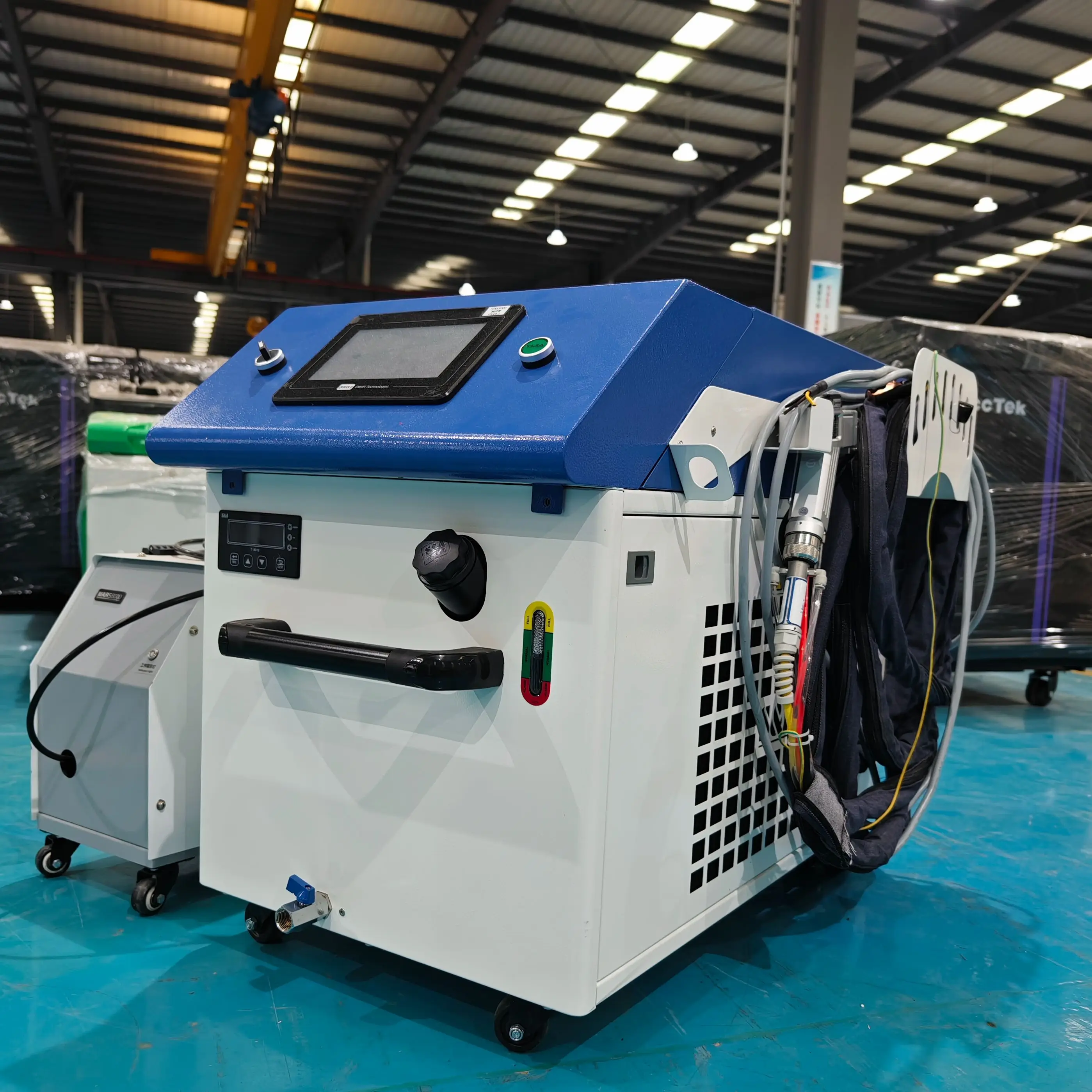 

Handheld Fiber Laser Welding Machine 1500 Watt 2000W 3000W Portable for Kitchenware Processing Metal Steel