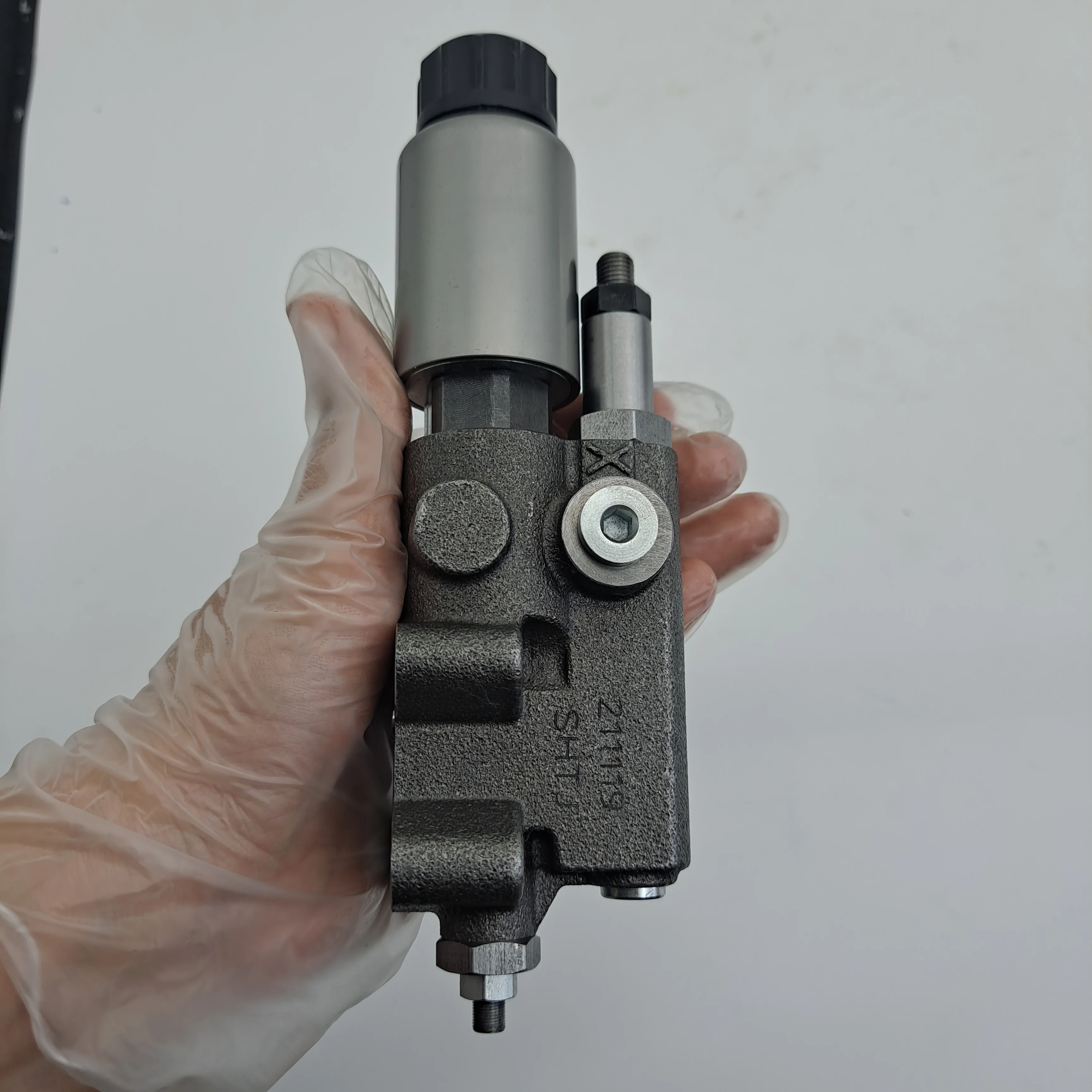 15043827 Solenoid Valve Fit for L110G L90G L70F Wheel Loader Heavy Duty Engineering Machinery Replacement Parts