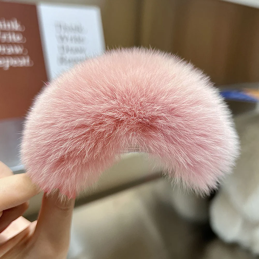 Winter Faux Fur Hair Clips Elegant Acrylic Twisted Hairpins Plush Hair Clip Barrette Headwear for Women Girls Hair Accessories