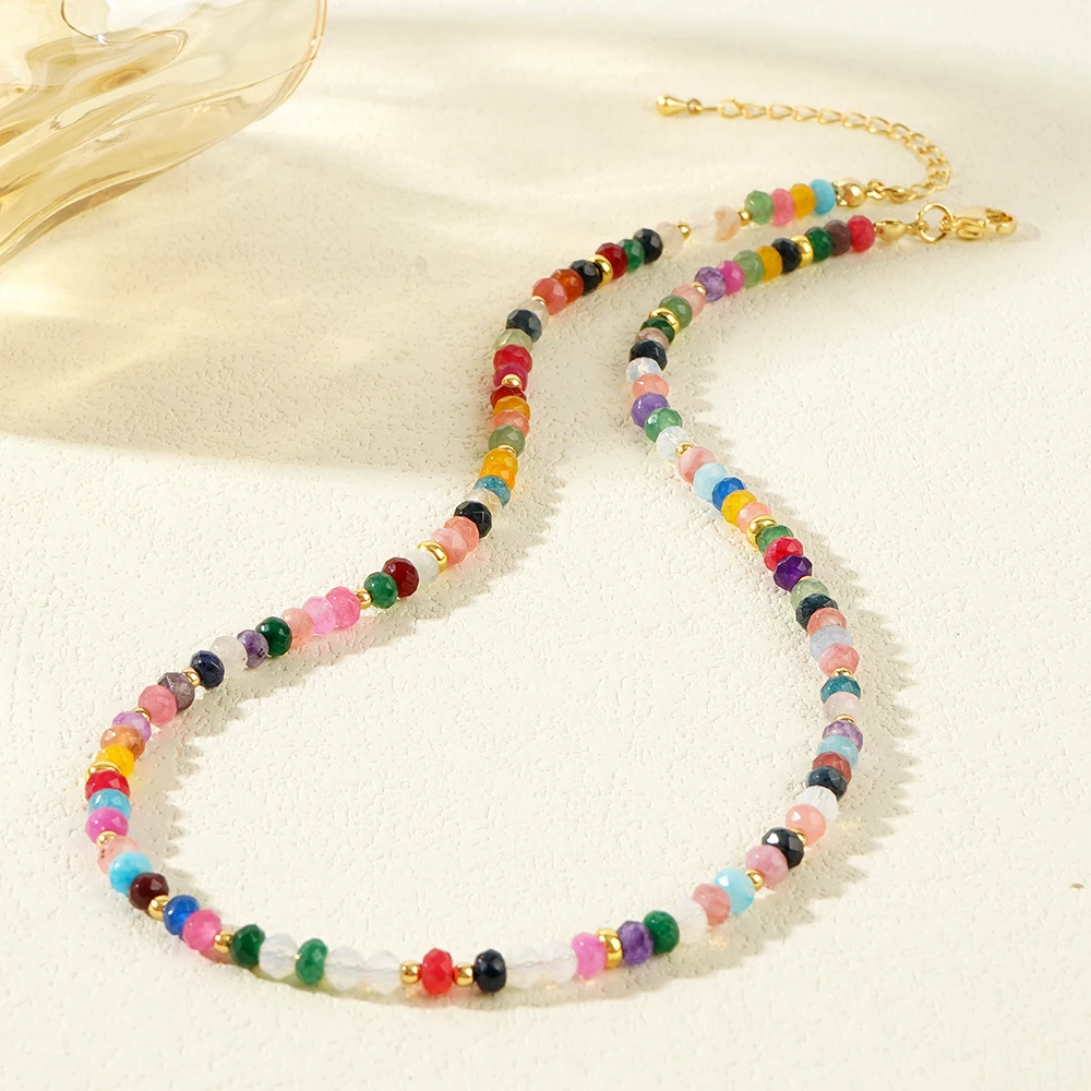 Eine böhmische Halskette im Strands til für Frauen mit zufälliger Farb bestellung und Perlenkette aus Naturstein für die tägliche Geschenk gabe