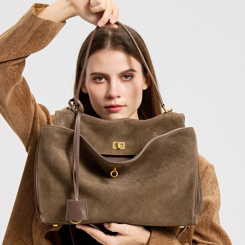 Thumbnail 3 - #38 Discounted Leather Shoulder Bags Worth Buying
