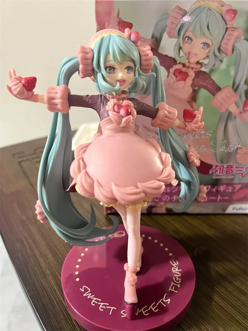 Originele Hatsune Miku Figuur Zoete Aardbei Miku Actie Beeldjes Pvc Anime Model Standbeeld Collectible Speelgoed Voor Kinderen Gift