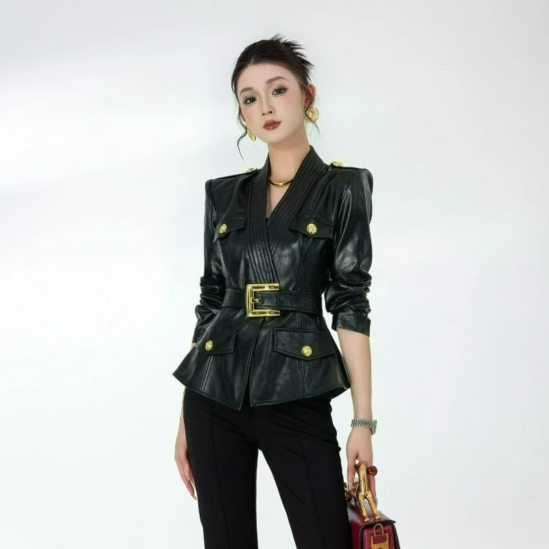 

A Fashionable Bestseller for Women in The Spring Autumn of 2026 V-neck Black Outerwear with A Cinched Waist A Stylish Design