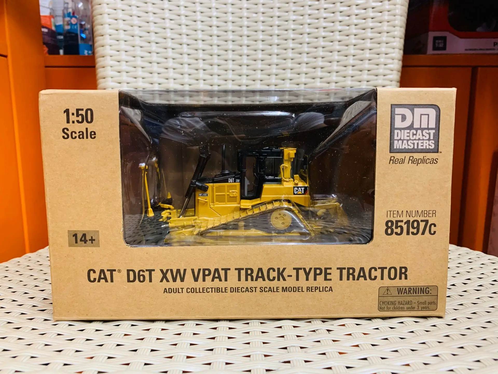 D6T XW Vpat Track-Type Tractor 1/50 Scale DieCast Masters 85197