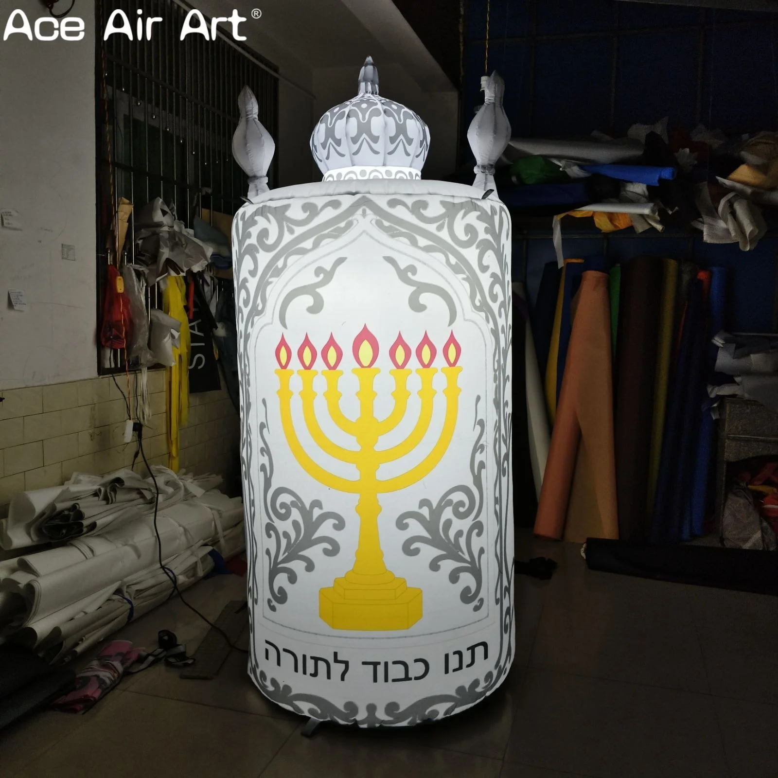Opblaasbare scrollcilinder met kroon- en chanoeka-kaarsen LED-verlichte opblaasbare vakantiedecoratie voor Joodse festivals en evenementen