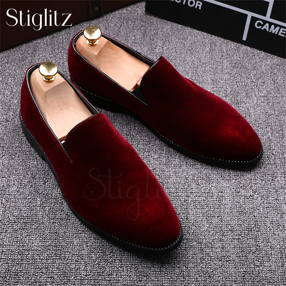 Velvet Loafers for Men Retro Style Cow Suede Slip-On Shoes Business Casual Shoes Red Green Black British Style Wedding Loafers