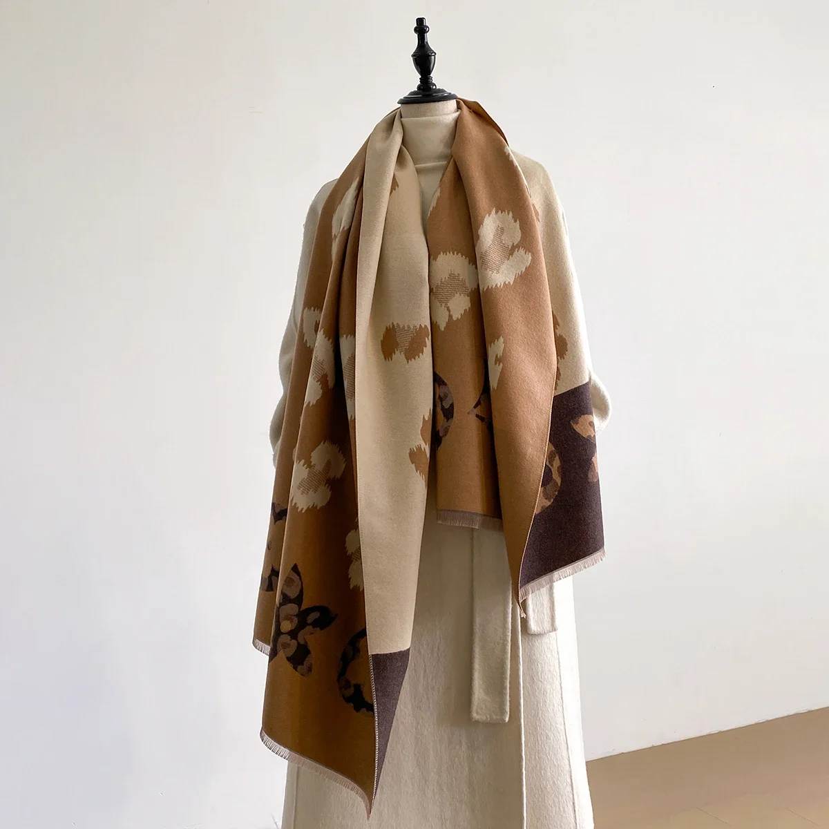 

Elegant Ladies Pashmina Jacquard Imitation Cashmere Scarves Winter Thick Warm Two-Sided Shawl Coldproof Windproof Blanket Scarf