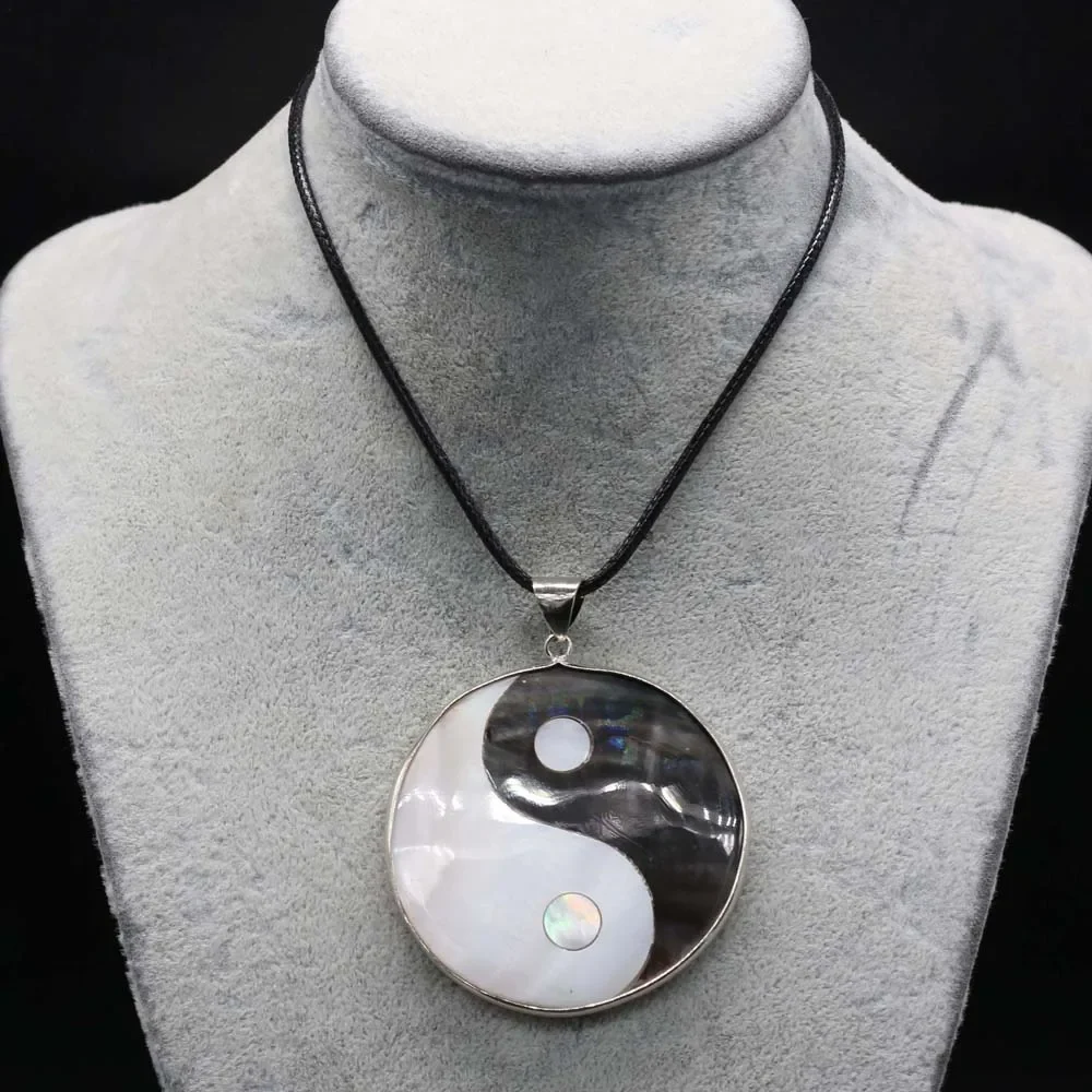 Natural Mother-of-pearl Shell Retro Classic Charm Round Yin Yang Pendant Necklace Sweater Chain Birthday Party Gift Jewelry